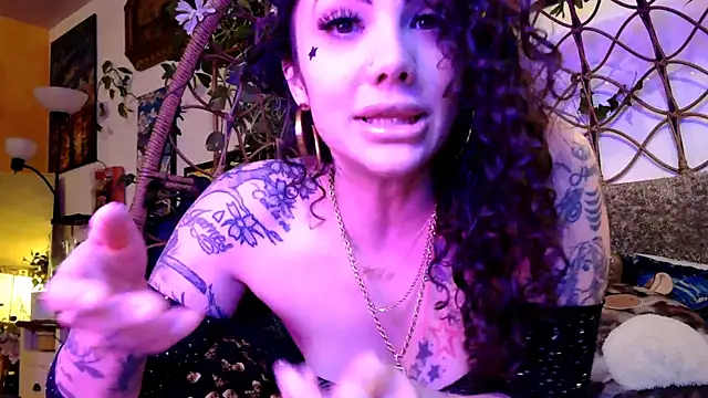 Av3ryyBe3 online show from February 11, 2026, 12:43 am