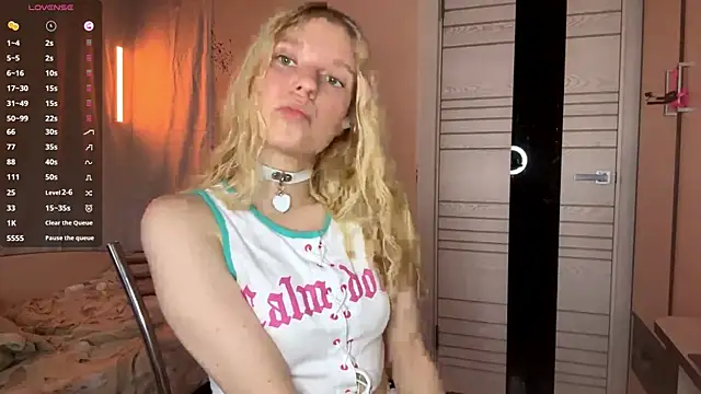 MaryjaneSpider online show from September 14, 2025, 2:50 pm