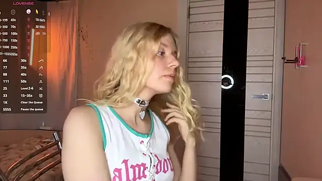 MaryjaneSpider online show from September 16, 2025, 2:40 pm