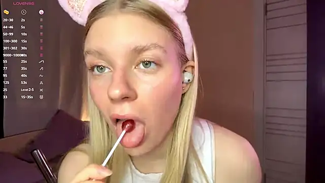 MaryjaneSpider online show from October 23, 2025, 3:43 pm