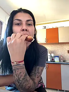 MiaKiittyy online show from September 22, 2025, 2:12 pm