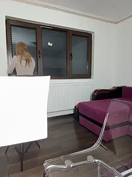 MiaKiittyy online show from November 11, 2025, 1:11 am