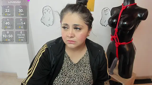 TifanyAmazinng online show from October 7, 2025, 1:12 pm