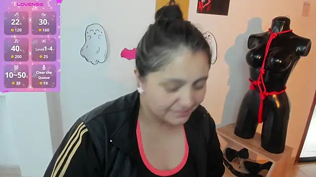 TifanyAmazinng online show from October 6, 2025, 12:39 pm