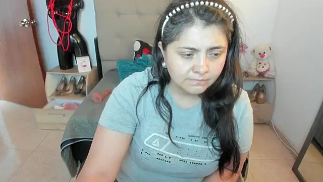 TifanyAmazinng online show from December 5, 2025, 12:26 pm