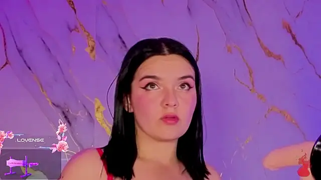 alicecute77 online show from February 13, 2026, 2:33 am