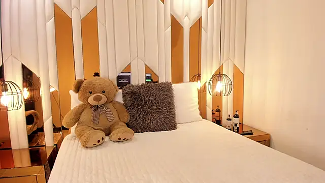 ValeriaPrado online show from October 25, 2025, 8:20 pm