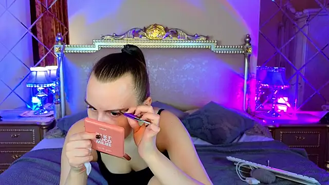 Kelly Cartier online show from November 26, 2025, 12:16 pm