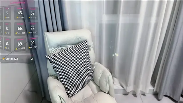 w qingqing online show from September 14, 2025, 3:01 pm