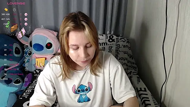 RoyAngela online show from September 12, 2025, 1:33 pm