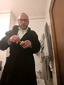 Baldassarre1990 online show from December 5, 2025, 8:39 pm