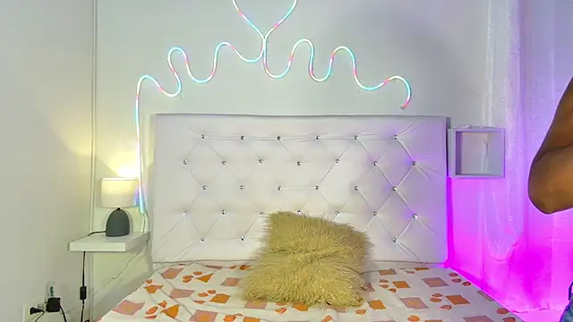 tatixxxvega online show from September 23, 2025, 1:18 pm