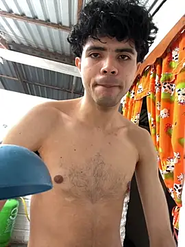 Axel-Mejia online show from December 4, 2025, 1:43 pm