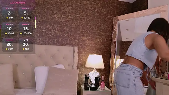 IrinaVelvet online show from November 12, 2025, 4:55 pm