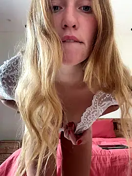 slimthickgoddess online show from November 29, 2025, 6:35 am