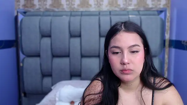 ValentinaMillers  online show from September 17, 2025, 11:23 am