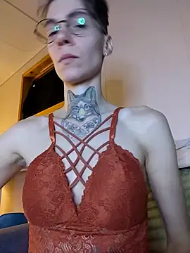 HoneySquirrel online show from April 5, 2026, 8:48 pm