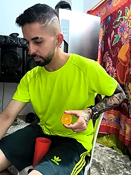 giannis090 online show from November 1, 2025, 10:25 pm