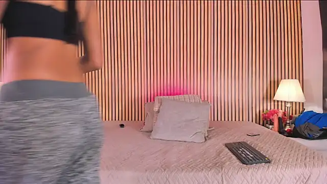 keeyla stone online show from October 4, 2025, 9:27 pm