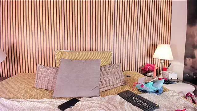 keeyla stone online show from October 8, 2025, 9:48 pm