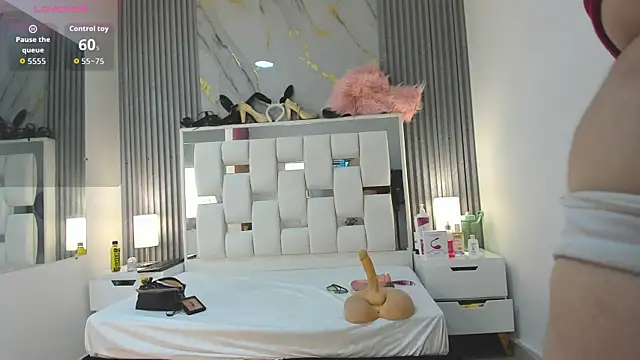 Snapshot of VanessaHard_as chatting on November 13, 2025, 7:40 pm VanessaHard as online show from November 13, 2025, 7:40 pm