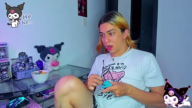 Snapshot of KeitaMoon chatting on September 29, 2025, 9:42 pm KeitaMoon online show from September 29, 2025, 9:42 pm