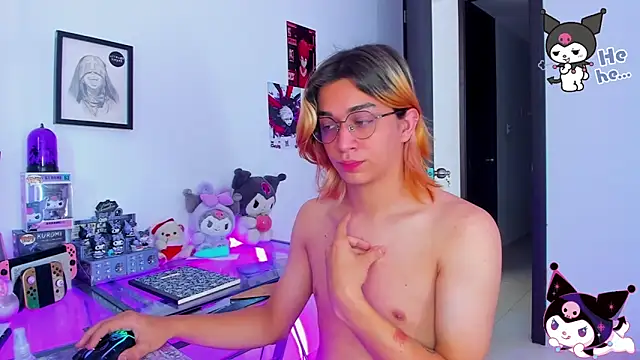 Snapshot of KeitaMoon chatting on December 22, 2025, 2:39 pm KeitaMoon online show from December 22, 2025, 2:39 pm