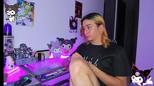 Snapshot of KeitaMoon chatting on October 27, 2025, 10:00 pm KeitaMoon online show from October 27, 2025, 10:00 pm