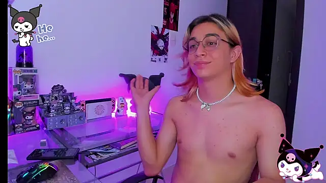 Snapshot of KeitaMoon chatting on October 22, 2025, 7:13 pm KeitaMoon online show from October 22, 2025, 7:13 pm