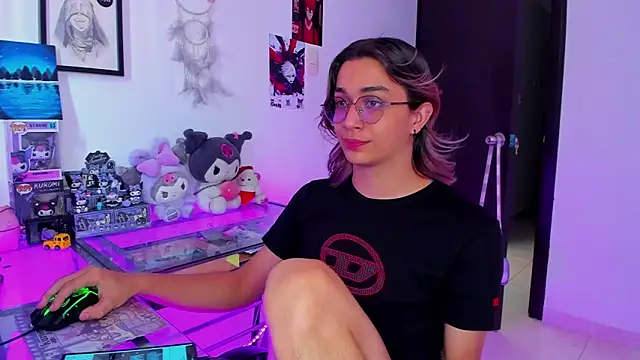 Snapshot of KeitaMoon chatting on February 23, 2026, 6:52 pm KeitaMoon online show from February 23, 2026, 6:52 pm