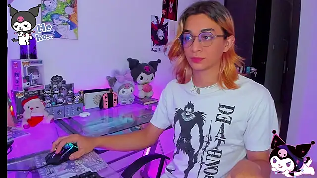 Snapshot of KeitaMoon chatting on November 10, 2025, 7:52 pm KeitaMoon online show from November 10, 2025, 7:52 pm