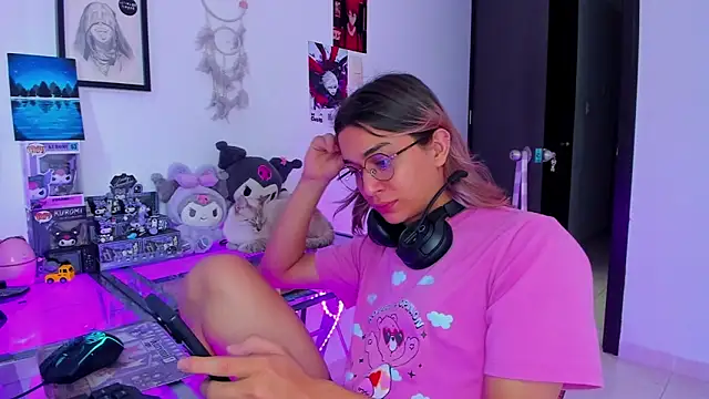 Snapshot of KeitaMoon chatting on February 24, 2026, 6:09 pm KeitaMoon online show from February 24, 2026, 6:09 pm