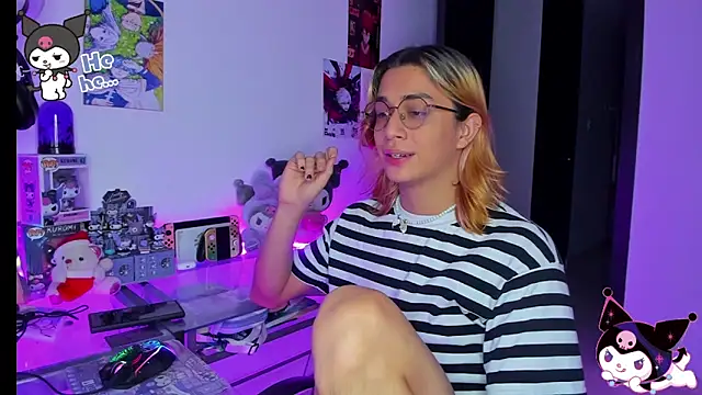 Snapshot of KeitaMoon chatting on November 4, 2025, 10:35 pm KeitaMoon online show from November 4, 2025, 10:35 pm