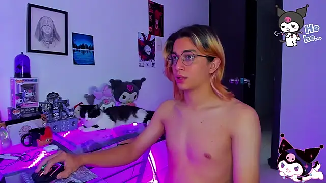 Snapshot of KeitaMoon chatting on December 18, 2025, 1:59 pm KeitaMoon online show from December 18, 2025, 1:59 pm