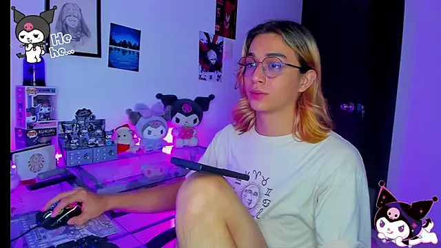 Snapshot of KeitaMoon chatting on November 23, 2025, 9:25 pm KeitaMoon online show from November 23, 2025, 9:25 pm