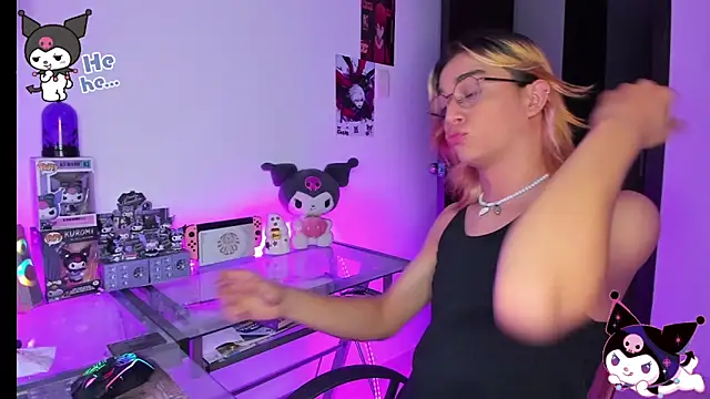 Snapshot of KeitaMoon chatting on October 23, 2025, 10:41 pm KeitaMoon online show from October 23, 2025, 10:41 pm