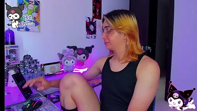 Snapshot of KeitaMoon chatting on November 3, 2025, 8:01 pm KeitaMoon online show from November 3, 2025, 8:01 pm