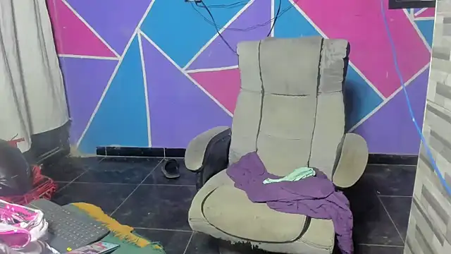 rubi 49 online show from September 11, 2025, 4:12 am