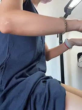 ni ni01 online show from October 12, 2025, 3:19 am