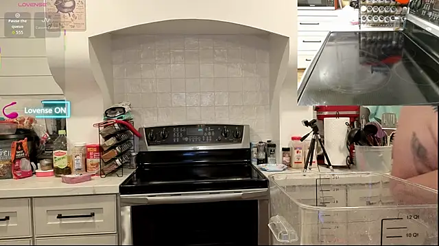 nevermakeawish online show from September 28, 2025, 5:47 am