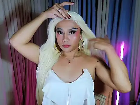 Snapshot of YourNikkieXxx chatting on July 17, 2026, 5:43 pm YourNikkieXxx online show from July 17, 2026, 5:43 pm