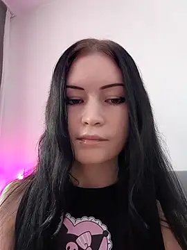 DragonFoxie online show from October 29, 2025, 11:53 am