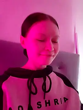 DragonFoxie online show from November 14, 2025, 4:43 pm