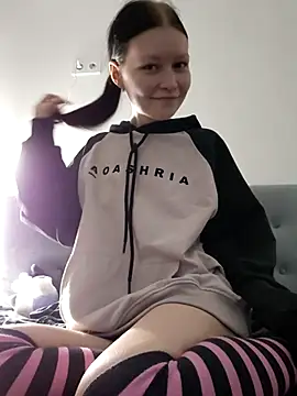 DragonFoxie online show from October 6, 2025, 4:19 pm