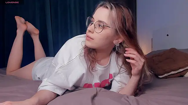 VedaSchulz online show from November 27, 2025, 6:52 pm