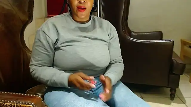 CandyCurvyyxx online show from October 16, 2025, 4:37 pm