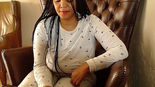 CandyCurvyyxx online show from October 25, 2025, 4:33 am