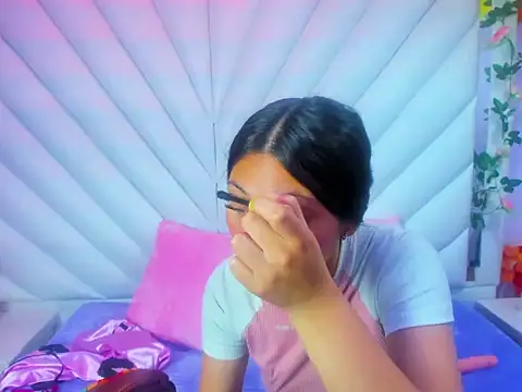  Luna Bennett online show from November 19, 2025, 12:16 pm