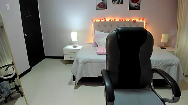 Snapshot of Miss_Cataleya__ chatting on April 20, 2026, 11:35 am Miss Cataleya online show from April 20, 2026, 11:35 am