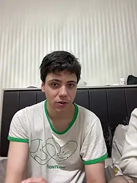 Snapshot of lovburger chatting on May 7, 2026, 3:59 pm lovburger online show from May 7, 2026, 3:59 pm